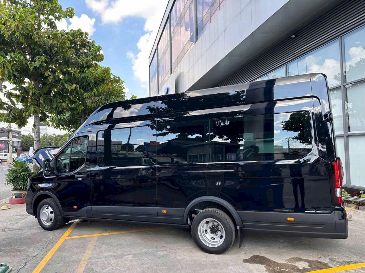 giá xe ford transit